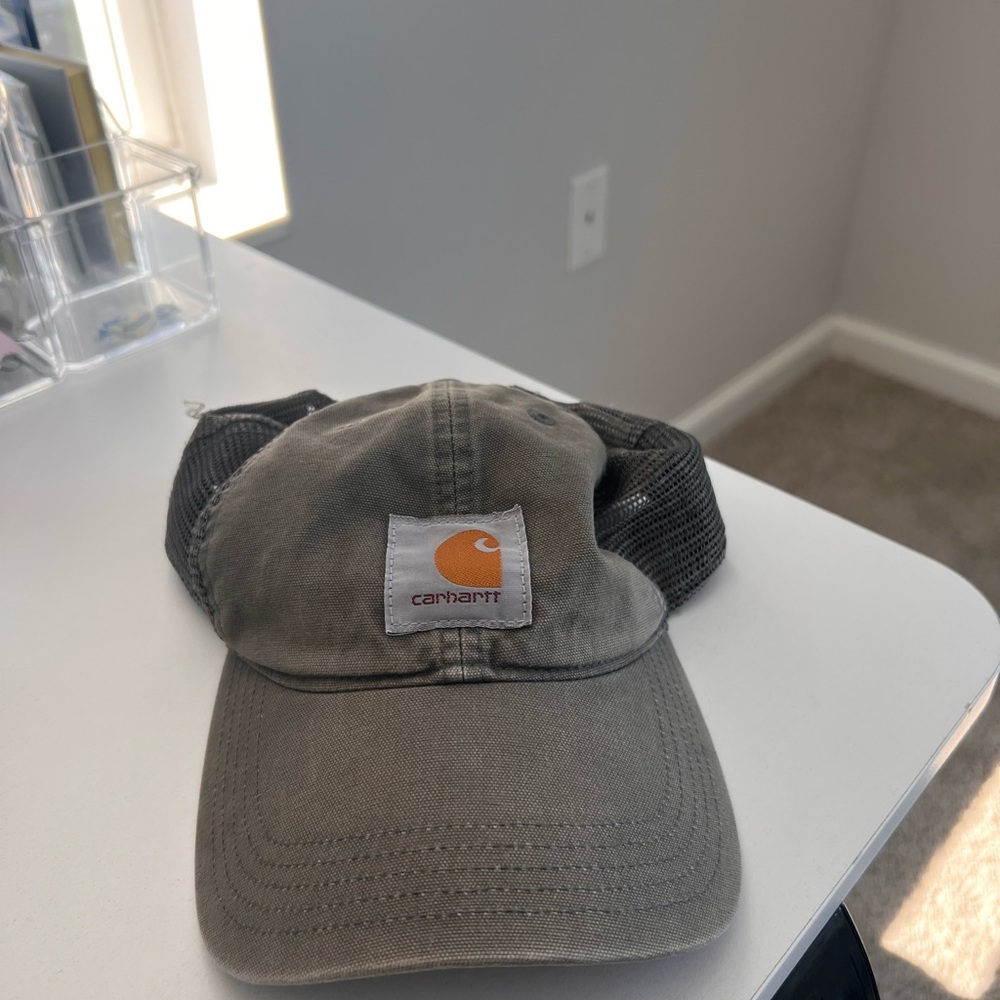 Carhartt Mesh Snapback in Gray